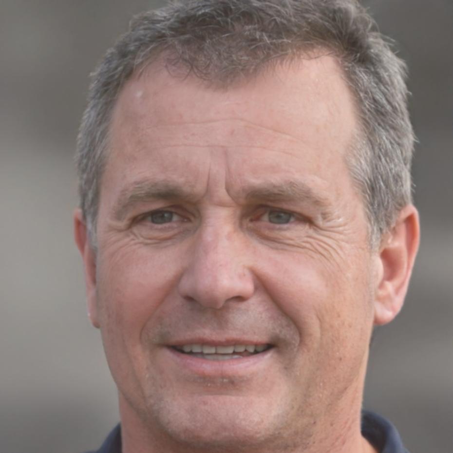 Novarelinqa ekip üyesi eğitim platformu üzerinde çalışırken